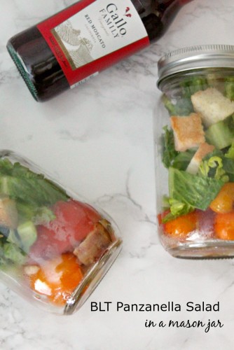 Panzanella BLT in mason jar #SundaySupper #GalloFamily