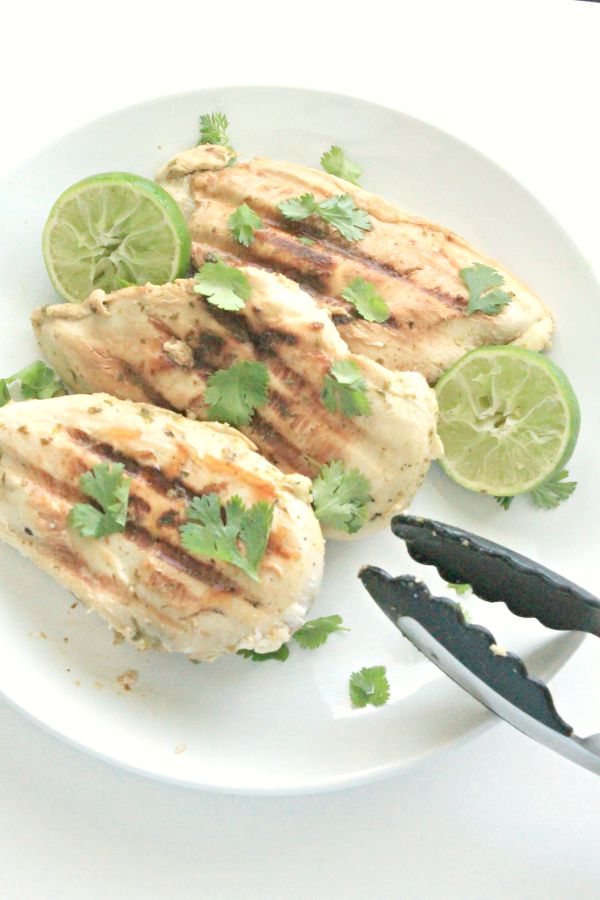 Grilled Cilantro-Lime Chicken - perfect for a quick dinner, summer entertaining, or just because. Low-cal, low-carb, whole 30 compliant // #SwansonSummer 
