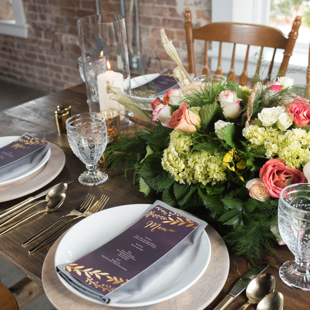 How to host Thanksgiving for friends #Friendsgiving View More: http://carolineevan.pass.us/friendsgiving