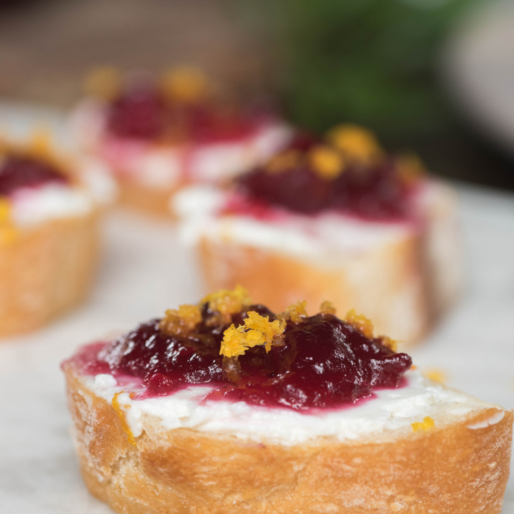 Cranberry and Goat Cheese Crostini for an east Thanksgiving app!