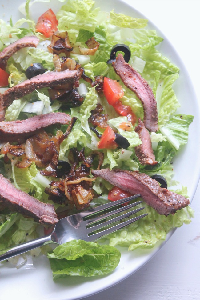 Bistro Steak Salad - tender grilled steak with carmelized onions, tomatoes, black olives, tossed in a creamy ranch dressing #SundaySupper | casadecrews.com