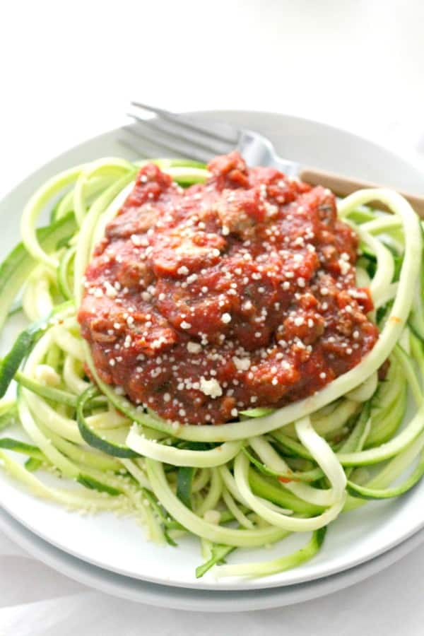homemade bolognese sauce - rich, meaty, and under 200 calories for loads of flavor! | casadecrews.com