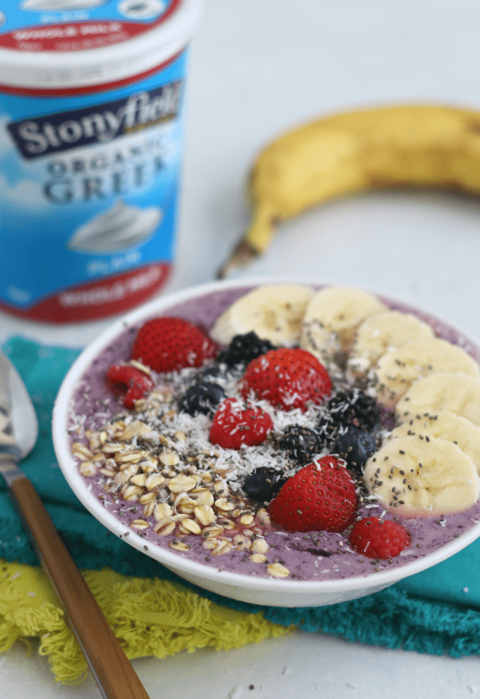 Mixed Berry Smoothie Bowl with Greek Yogurt