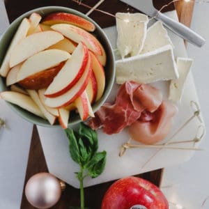 prosciutto wrapped apples with brie and balsamic