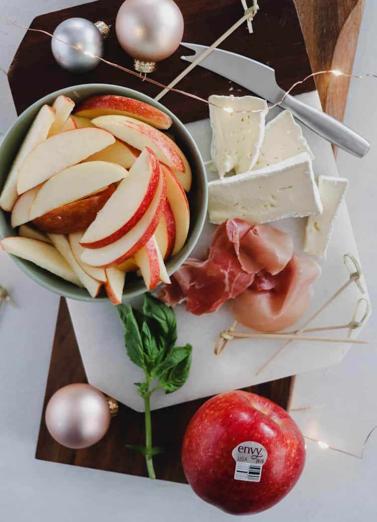 prosciutto wrapped apples with brie and balsamic