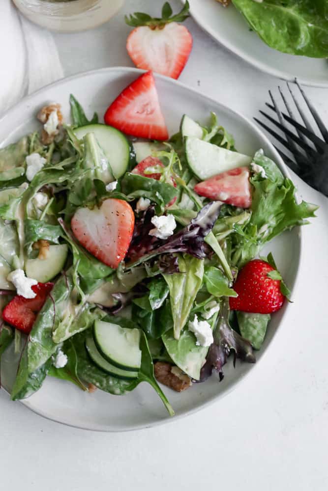 strawberry spring salad with goat cheese [low-carb] - Casa de Crews